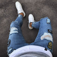 Load image into Gallery viewer, Hole Embroidered Jeans