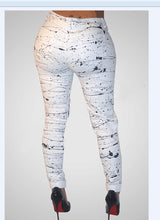 Load image into Gallery viewer, Mid-waist Hole Chain Jeans
